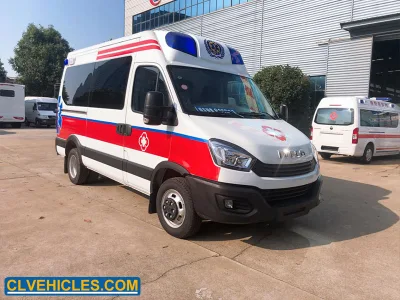 Vehículo ambulancia tipo sala manual con motor diésel 4X2 de la marca Chengli
